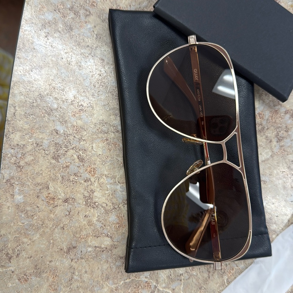 Quay open tab New sunglasses gold NEW